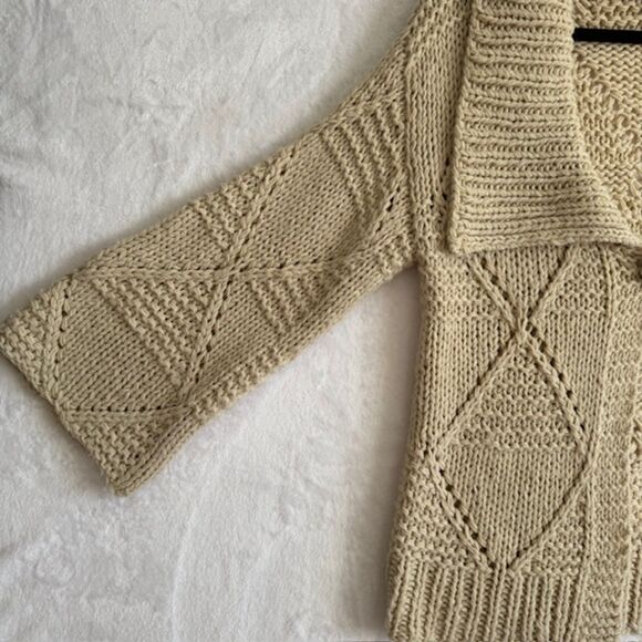 II Sisters Chunky 3/4 Bell Sleeve Womens SZ M Beige Sweater Button Front WARM - Picture 4 of 11